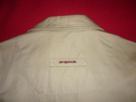 Vendo esta cazadora de algodon comprada esta primavera (PVP 120 euros), color beige y talla 46, es una 01