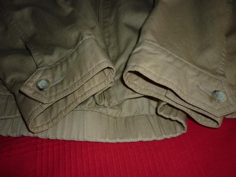 Vendo esta cazadora de algodon comprada esta primavera (PVP 120 euros), color beige y talla 46, es una 10