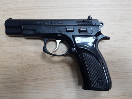 Vendo Brno Cz 75 en perfecto estado. 250 Euros negociables. Fue mi arma de dotacion personal, guiada con 02