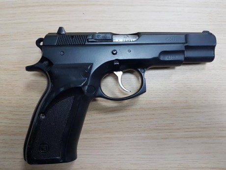 Vendo Brno Cz 75 en perfecto estado. 250 Euros negociables. Fue mi arma de dotacion personal, guiada con 01