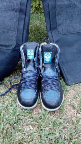 Hola : Me pide un amigo que le ponga en venta un traje completo de tiro de marca ANSCHUTZ  ,chaqueta y 01