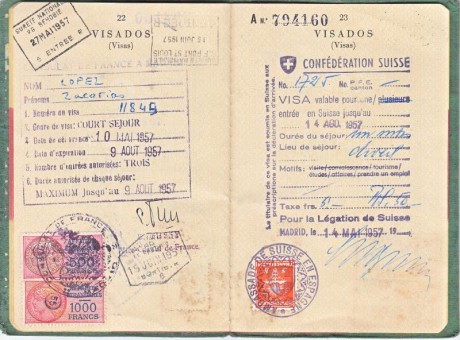  EN RECUERDO Y HOMENAJE A LOS QUE YA NO ESTÁN. 

Si pones en  GOOGLE   PASAPORTES EN LA MEMORIA  da igual 111