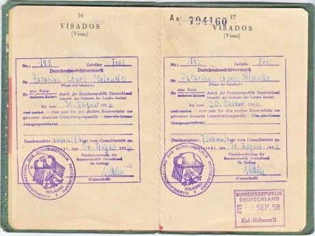  EN RECUERDO Y HOMENAJE A LOS QUE YA NO ESTÁN. 

Si pones en  GOOGLE   PASAPORTES EN LA MEMORIA  da igual 70