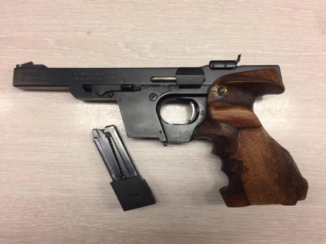 (Anuncio de un compañero) 
  Vendo pistola Walther GSP c-32, dos cargadores, cazavainas, maleta de trasporte 00