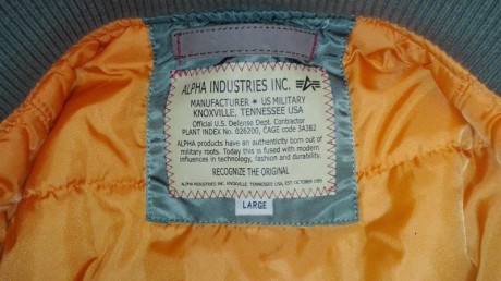 Hola, vendo chaqueta bomber MA-1 VF59 de color sage green original de la marca Alpha Industries. Es de 02