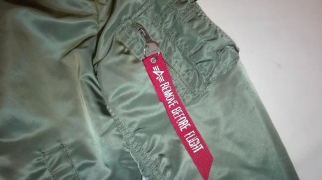 Hola, vendo chaqueta bomber MA-1 VF59 de color sage green original de la marca Alpha Industries. Es de 10