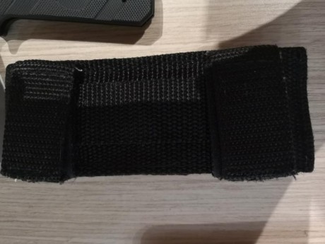 10 cms. hoja.

Perfecto estadode afilado y cachas.

Mango fibra de carbono.

Bloqueo liner.

Incluye funda 00