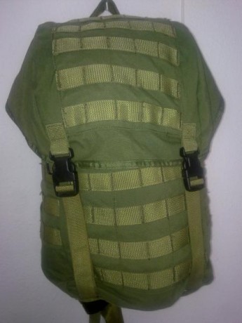Vendo mochila Phantom verde con sistema MOLLE en toda su superficie, de unos 20  litros de capacidad.
Estado: 02
