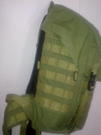 Vendo mochila Phantom verde con sistema MOLLE en toda su superficie, de unos 20  litros de capacidad.
Estado: 01