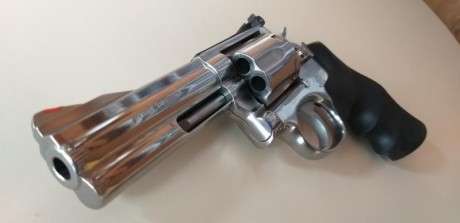 Hola, vendo revolver Smith & Wesson modelo 686 de 4 pulgadas, perfecto estado, está pulido a espejo 52