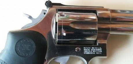 Hola, vendo revolver Smith & Wesson modelo 686 de 4 pulgadas, perfecto estado, está pulido a espejo 71