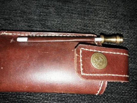 Vendo estas navajas de damasco con sus fundas de piel . Desconozco la marca y modelo. Pido 60€portes incluidosEstan 02