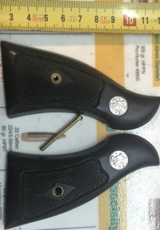 Vendo cachas originales para revolver S&W
Precio 20 €
Estan en Barcelona 00