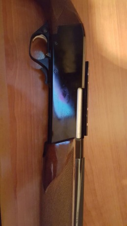 Hola. Un amigo vende este rifle de corredera en calibre 30.06, cañón de 51cm, mas tres cagadores, uno 00