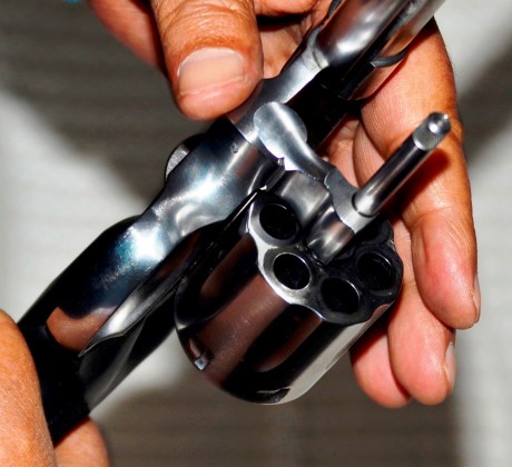 Por dejar el tiro, un amigo me encarga la venta de un Smith&Wesson 686 6" 357 Y 38SP, el arma 01