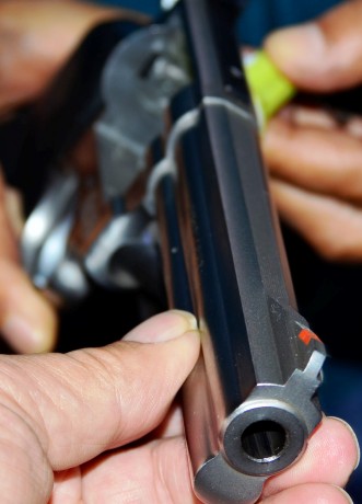 Por dejar el tiro, un amigo me encarga la venta de un Smith&Wesson 686 6" 357 Y 38SP, el arma 00