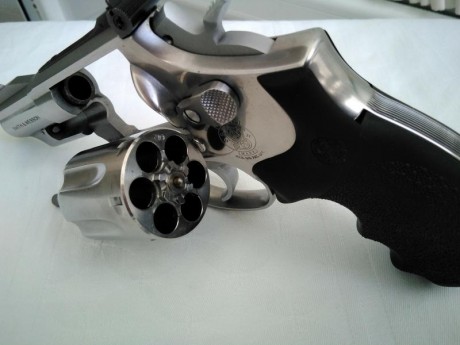 Vendo Revolver Smit and Wesson modelo 66, calibre 357 magnun/38 +P. Excelenet estado, Regalo funda recien 01