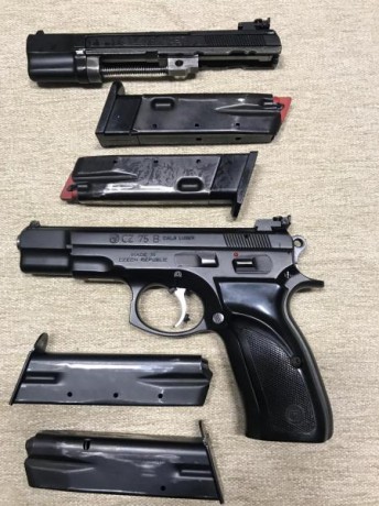 Buenas.
Un compañero de club pone a la venta esta pistola con todo lo que aparece en las fotos.
Lleva 00