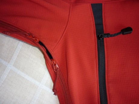 Vendo esta chaqueta en softshell de la casa canadiense Arc'teryx, color rojo y talla M, en muy buen estado, 12