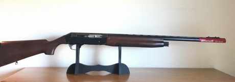 Vendo escopeta  BENELLI MOD. 121 B.G.B. 12/70 
Semiautomática, 65,50 de cañón,4 estrellas.De buen ver.
 02