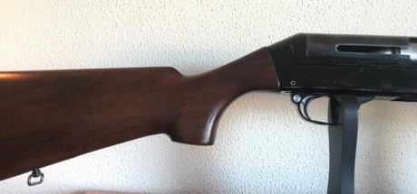 Vendo escopeta  BENELLI MOD. 121 B.G.B. 12/70 
Semiautomática, 65,50 de cañón,4 estrellas.De buen ver.
 01