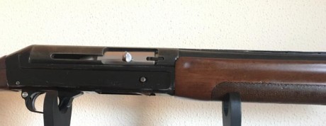 Vendo escopeta  BENELLI MOD. 121 B.G.B. 12/70 
Semiautomática, 65,50 de cañón,4 estrellas.De buen ver.
 00