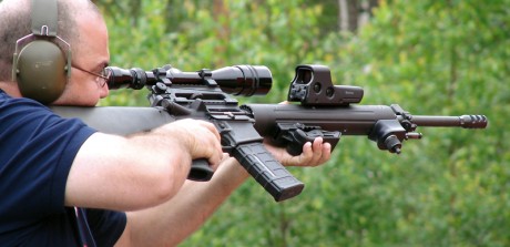 A la espera del reportaje que saldrá en el próximo diario, unas fotos de lo que usan estos chicos de IPSC:
https://www.armas.es/actualidad/noticias/30959-nordic-rifle-match-2010-6-tiradores-espanoles-compiten-en-esta-prueba-de-ipsc-fusil.html 40