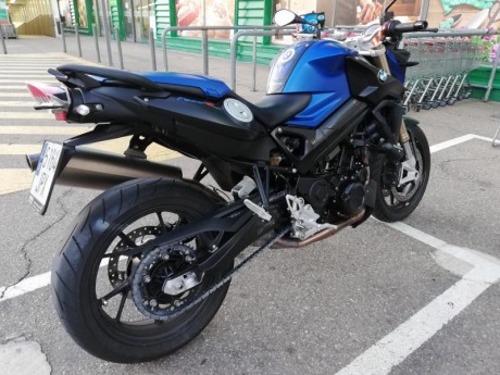 Hola foro.
Vendo mi BMW F800-R. No la empleo prácticamente nada y para que se llene de polvo, pues que 01