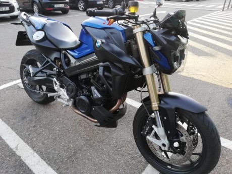 Hola foro.
Vendo mi BMW F800-R. No la empleo prácticamente nada y para que se llene de polvo, pues que 00