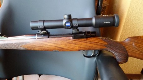 Vendo rifle stutzen Van Heer, armero artesano de Namur, Belgica. Cal. 9.3x62
Cañón de 56 cm.
Cargador 11