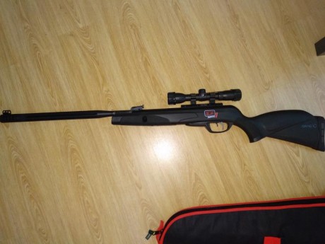 Rifle de aire comprimido completamente nuevo, no se ha utilizado ni una sola vez, calibre 5.5. Lleva un 02