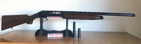 Vendo escopeta  BENELLI SL 121 
Semiautomatica,polichoque exterior, C/ 12/70,
cañón de 61 cm.
2 boquillas 02