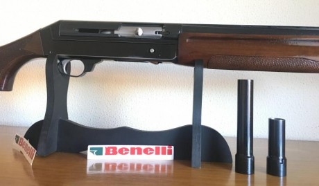 Vendo escopeta  BENELLI SL 121 
Semiautomatica,polichoque exterior, C/ 12/70,
cañón de 61 cm.
2 boquillas 01