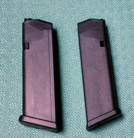 Se venden dos cargadores de Glock 17 y tres de HK USP compact. Están nuevos, sin usar. 25 euros unidad.
Están 00