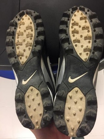 Vendo zapatilla deportivas Nike Shark de la talla 45.
Muy poco uso, están prácticamente nuevas.
Suelen 01