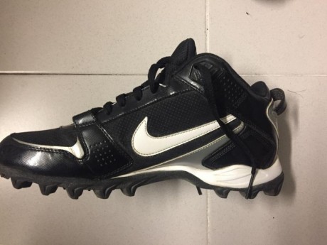 Vendo zapatilla deportivas Nike Shark de la talla 45.
Muy poco uso, están prácticamente nuevas.
Suelen 11