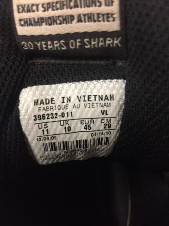 Vendo zapatilla deportivas Nike Shark de la talla 45.
Muy poco uso, están prácticamente nuevas.
Suelen 10