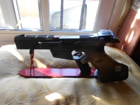 Vendo pistola Deportiva BENELLI 95  32 WC por dejar el tiro por 300 E con cargador de repu   esto y aguja 02