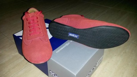Vendo Zapatillas Rojas SPARCO modelo Imola.
 Número 42. Material Piel. Nuevas en su caja. Precio en tienda 00