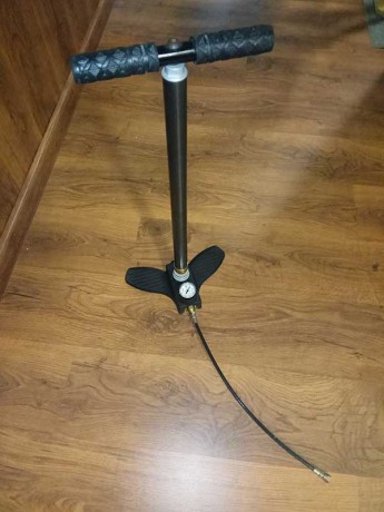 Hola a todos,

tengo por aquí una bomba Hill Mk4 para cargar los PCP. Tengo scuba, y en mi zona hay facilidades 02