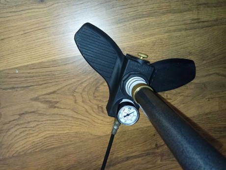 Hola a todos,

tengo por aquí una bomba Hill Mk4 para cargar los PCP. Tengo scuba, y en mi zona hay facilidades 01