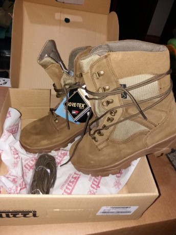 Vendo botas Gore-Tex Iturri Nº43 a estrenar, excelentes para frío, agua, lluvia, nieve, etc. Muy resistentes 02