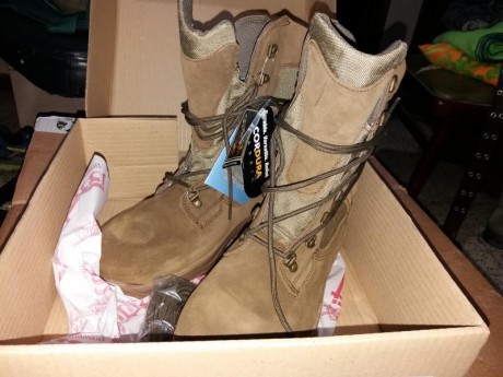 Vendo botas Gore-Tex Iturri Nº43 a estrenar, excelentes para frío, agua, lluvia, nieve, etc. Muy resistentes 01
