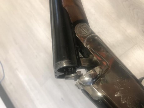 Se vende escopeta paralela marca jabalí calibre 12 
El arma dispone de un solo gatillo y selector de tiro, 10