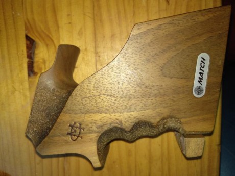 Cacha Morini talla L diestra, en perfecto estado sin modificar. Para Steyr LP 1.
120€ portes a la península 01