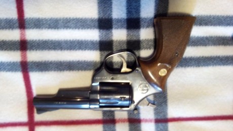 Cambio revolver astra 357 en F por  pistola 9corto en f o vendo en 150€ apenas a disparado 50 tiros y 02