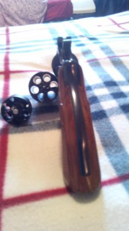 Cambio revolver astra 357 en F por  pistola 9corto en f o vendo en 150€ apenas a disparado 50 tiros y 01