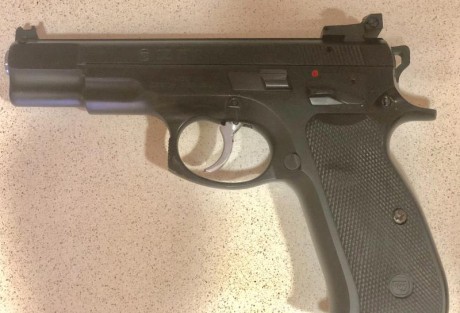 p99, 9 para edición limitada (1.000 unidades en todo el mundo, con el escudo Real de la Reina de Inglaterra 70