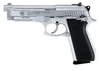 Hola a todos.

Vendo por no usar pistola Taurus PT 92 inox, 9 parabellun usada para mantener licencia, 00