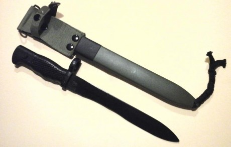 Pues sí, vendo un machete-bayoneta, modelo 1969 para el fusil de asalto CETME C, nuestro entrañable "chopo". 00
